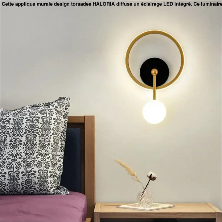 Applique murale haloria design rond doré avec centre noir et ampoule sphérique blanche pour décoration murale