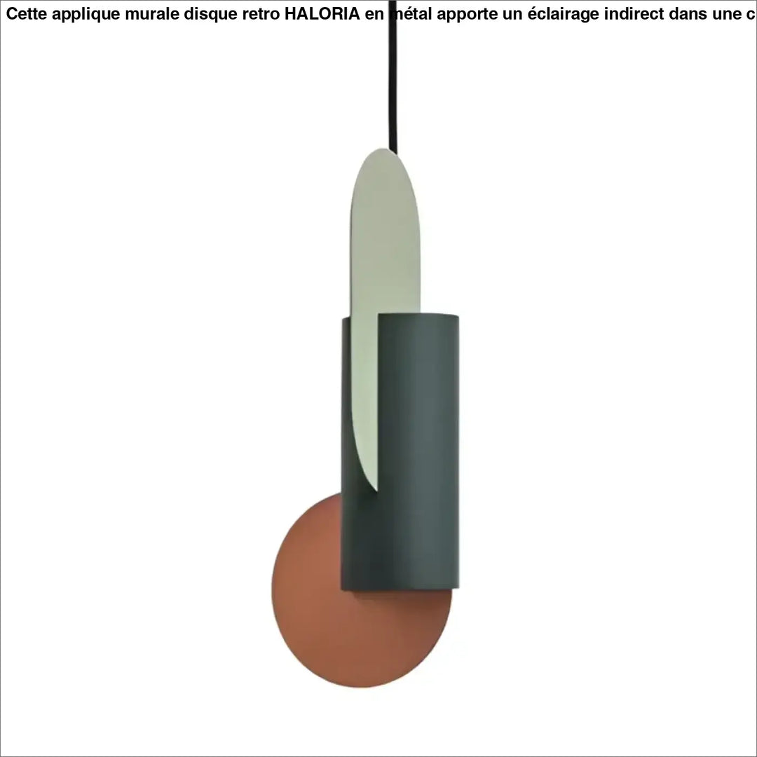 Applique murale disque rétro haloria avec corps cylindrique vert foncé mat, panneau feuille sauge et base terracotta chaude