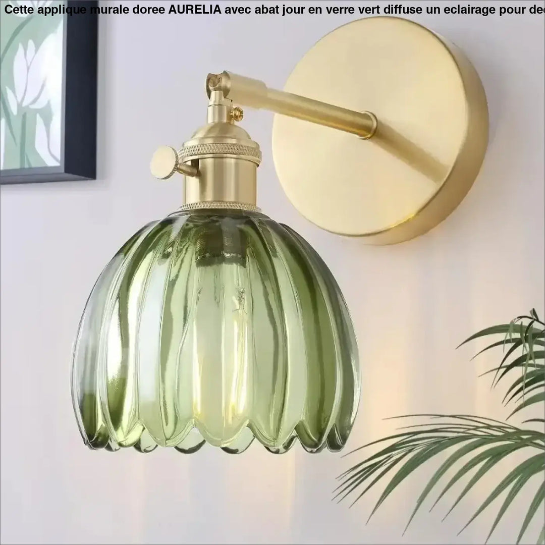 Applique Murale Dorée Avec Abat Jour En Verre Vert Vintage