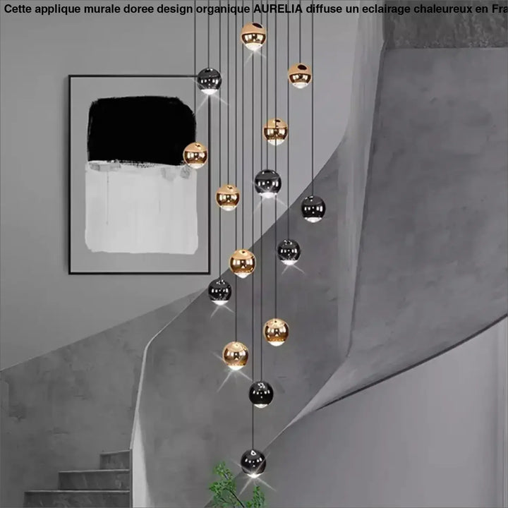 Suspension Contemporaine Cascade Boules Noires Dorées