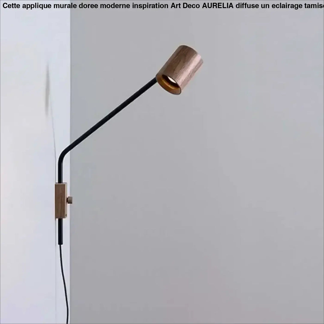 Applique murale doree moderne aurelia avec bras en métal noir et tête de lampe cylindrique finition cuivre montée sur support en bois