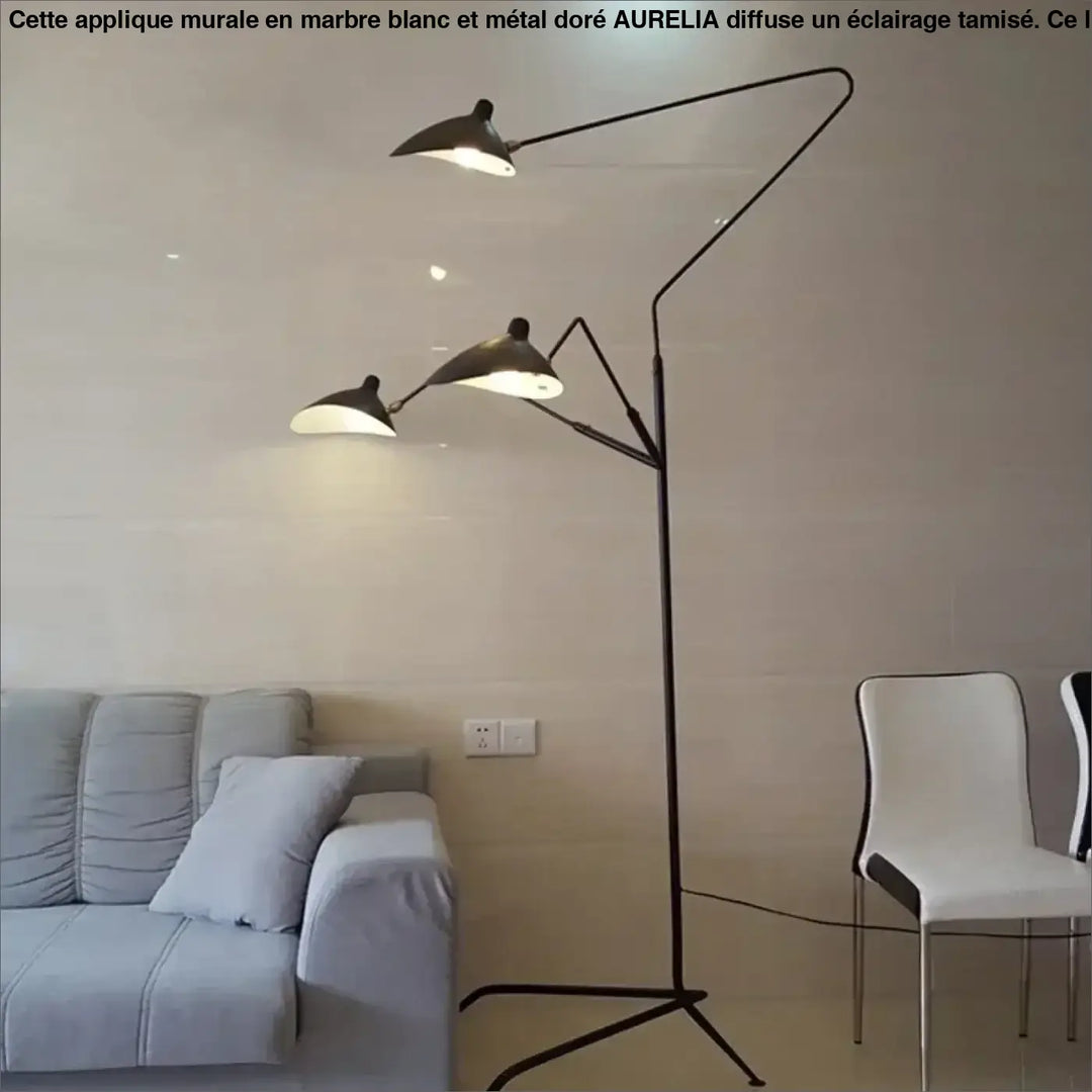 Lampadaire contemporain arbora en métal noir avec trois bras articulés et silhouette sculpturale diffusant une lumière chaude