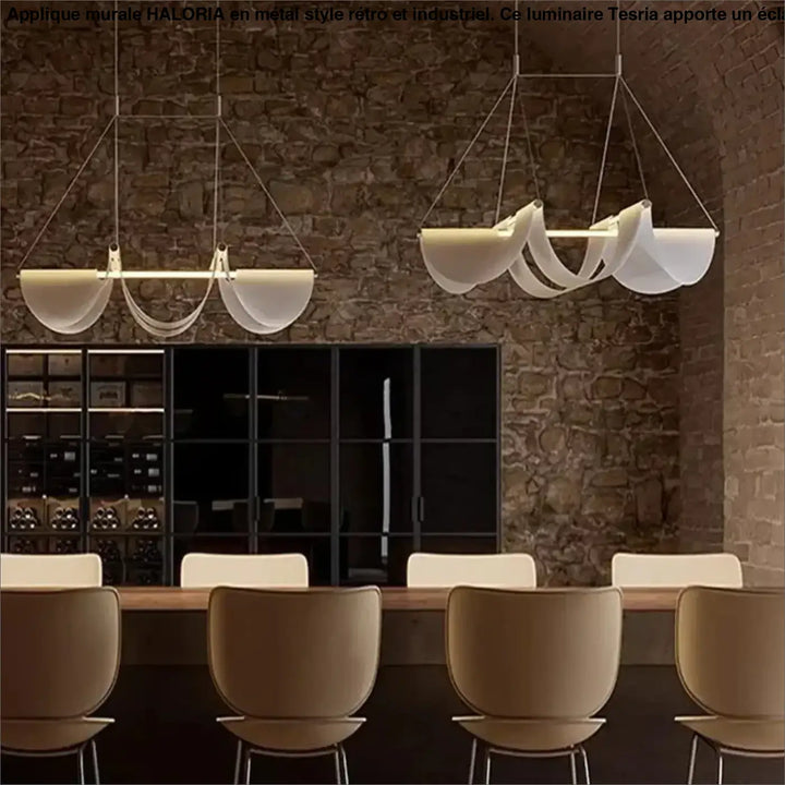 Modernes applique murale en metal style retro avec suspensions blanches aux formes courbes et fluides haloria