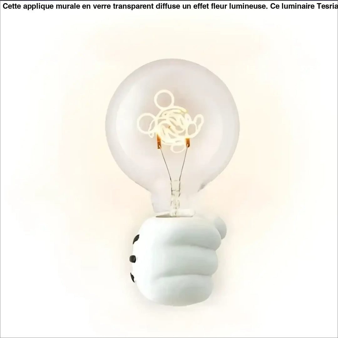Applique murale ludique en céramique blanche en forme de main tenant une ampoule filament pour chambre d’enfant