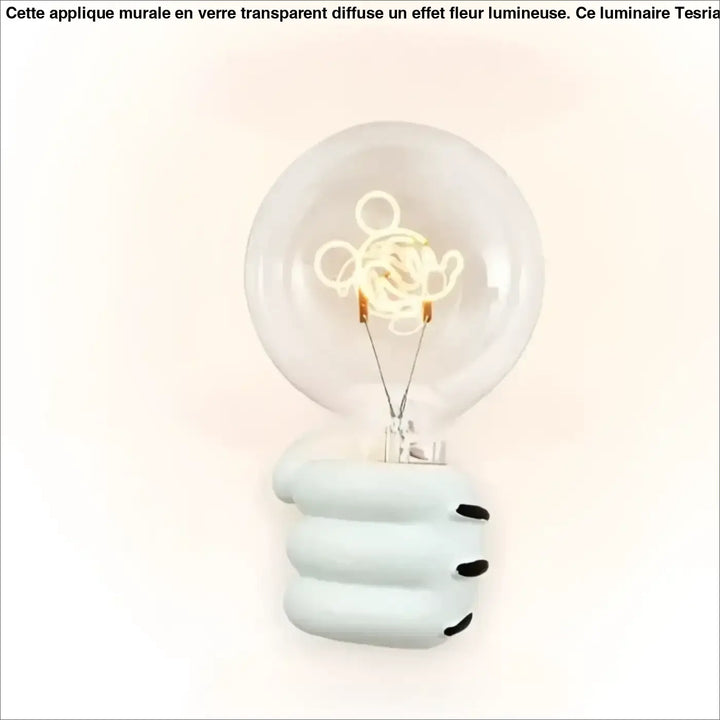 Applique murale ludique en céramique blanche en forme de main tenant une ampoule edison pour chambre d’enfant