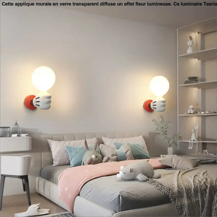 Applique murale ludique kidou en forme de main blanche et rouge avec ampoules sphériques pour chambre d’enfant