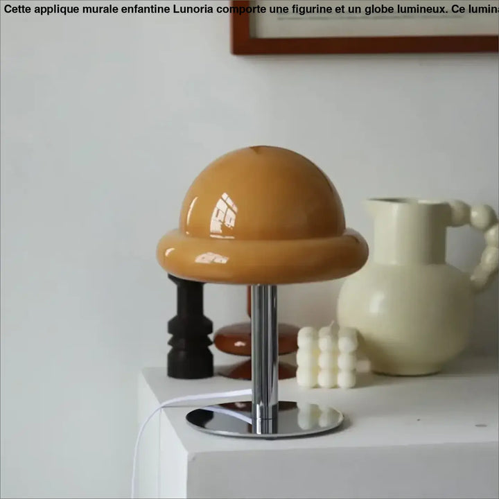 Lampe de table bombo en forme de champignon ambré brillant avec tige et base en chrome sont-elles incluses piles sont-elles