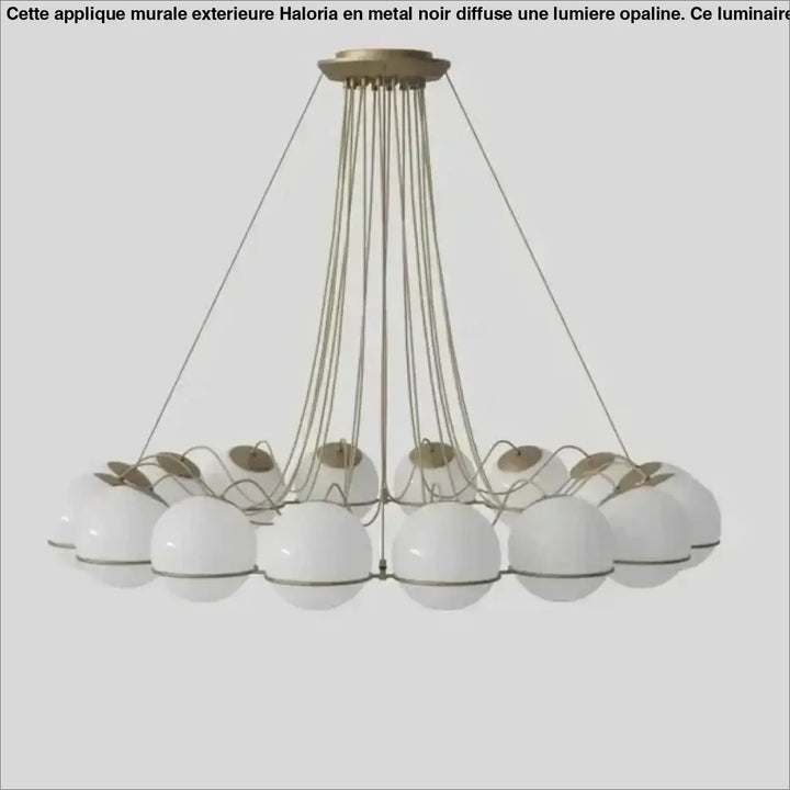 Suspension luminaire cloudis avec montage plafond en laiton et douze globes en verre blanc givré suspendus par câbles fins