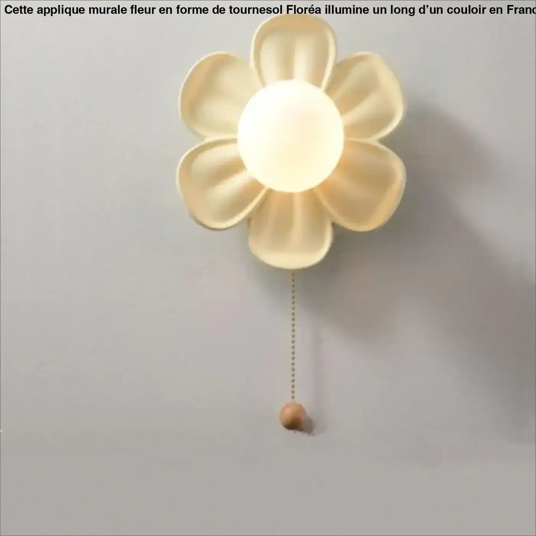 Applique murale fleur en forme de tournesol crème avec centre en verre dépoli et chaîne en bois floréa