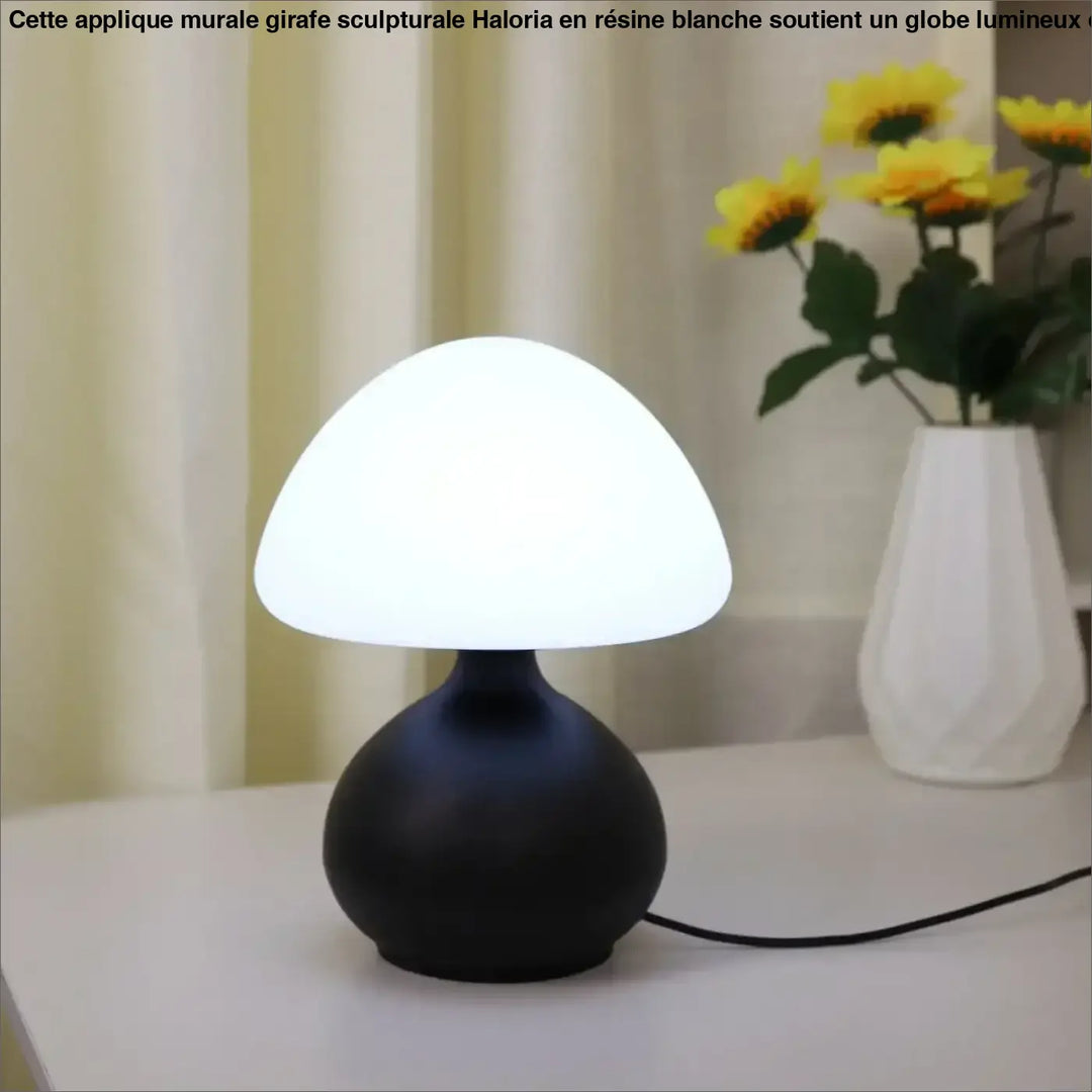 Lampe de table nivys design champignon noire avec abat-jour en verre opalin blanc pour table design champignon