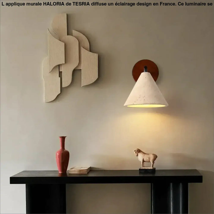 Applique murale design scandinave avec abat jour conique beige