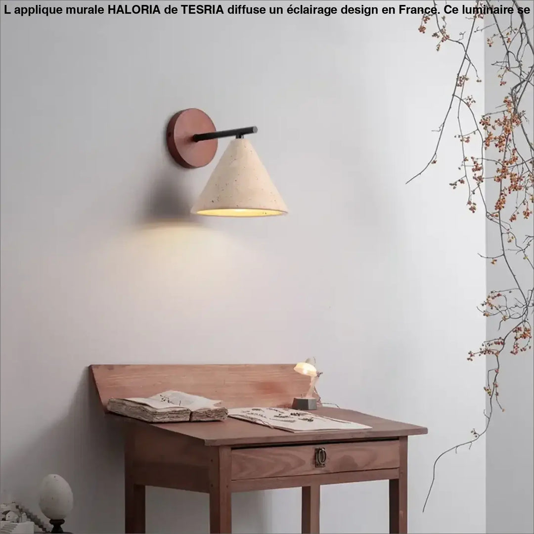 Applique murale design scandinave avec abat jour conique beige