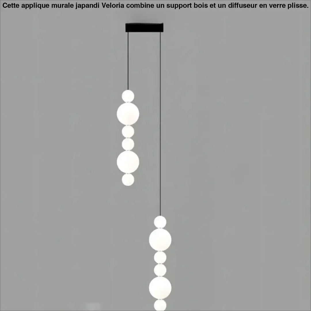Suspension luminaire oxyo avec chutes verticales de boules opalines en verre dépoli et support de plafond noir élégant