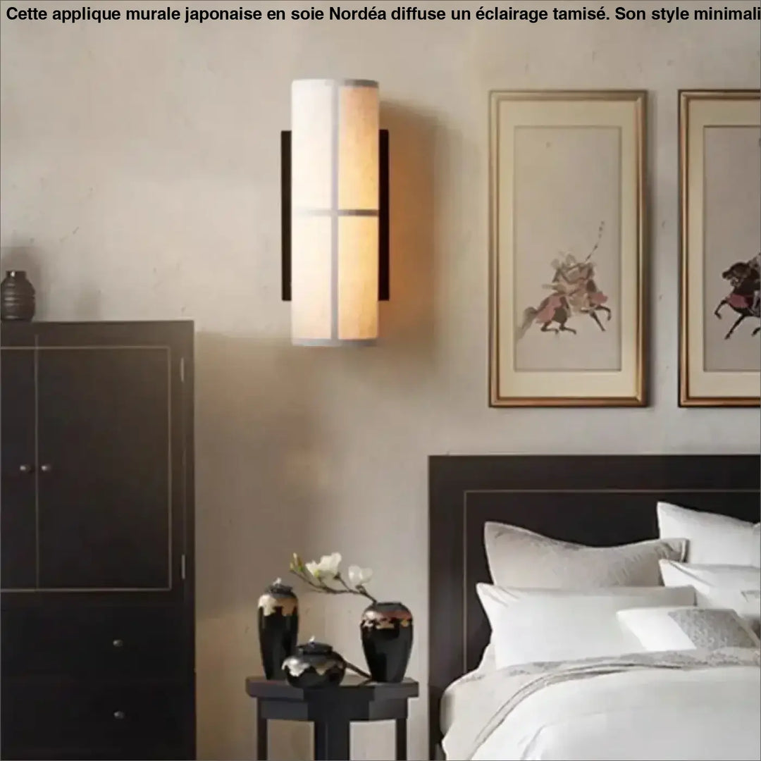 Applique murale japonaise au style minimaliste en soie

