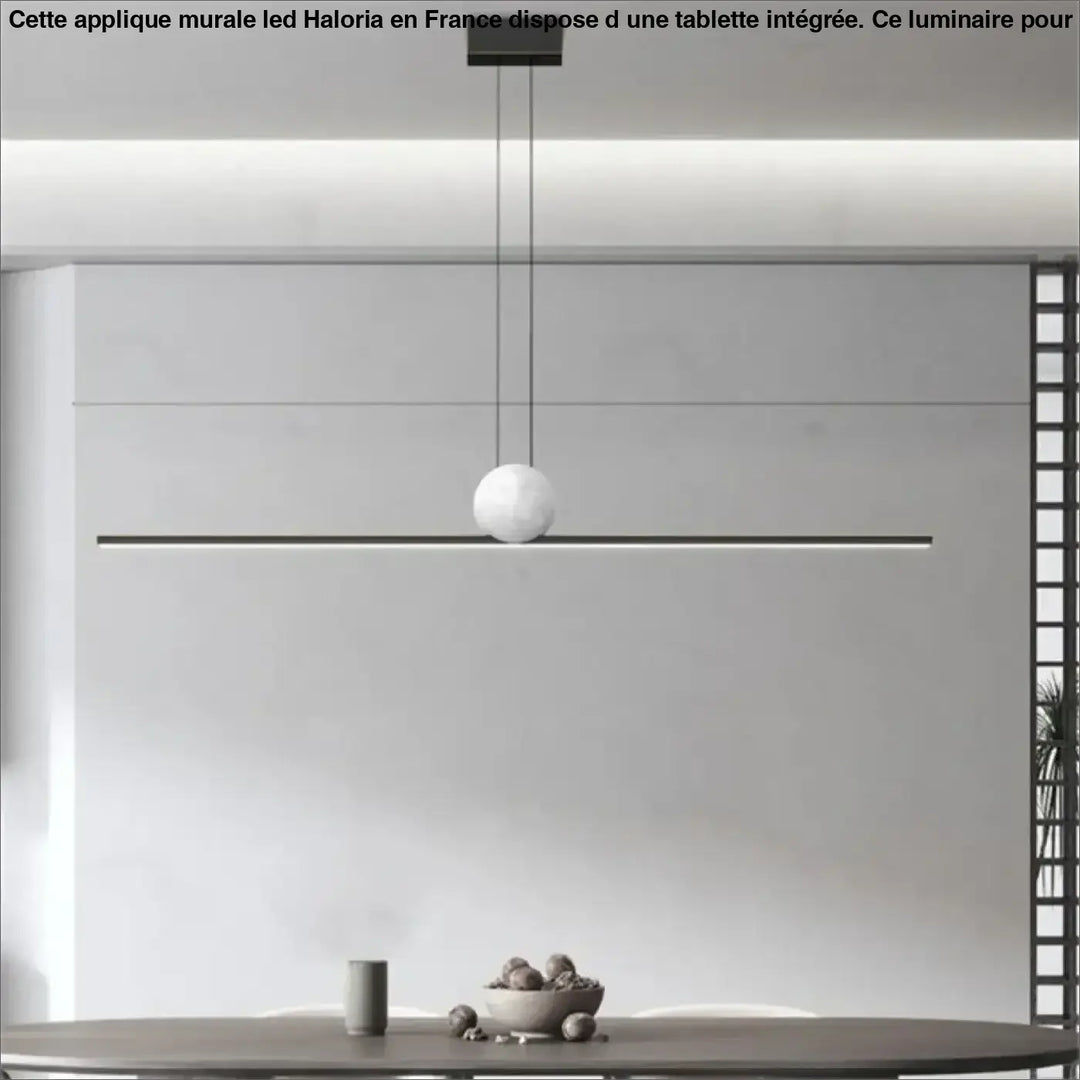 Suspension luminaire linire avec globe sphérique blanc mat suspendu par cordons noirs et fixation rectangulaire au plafond