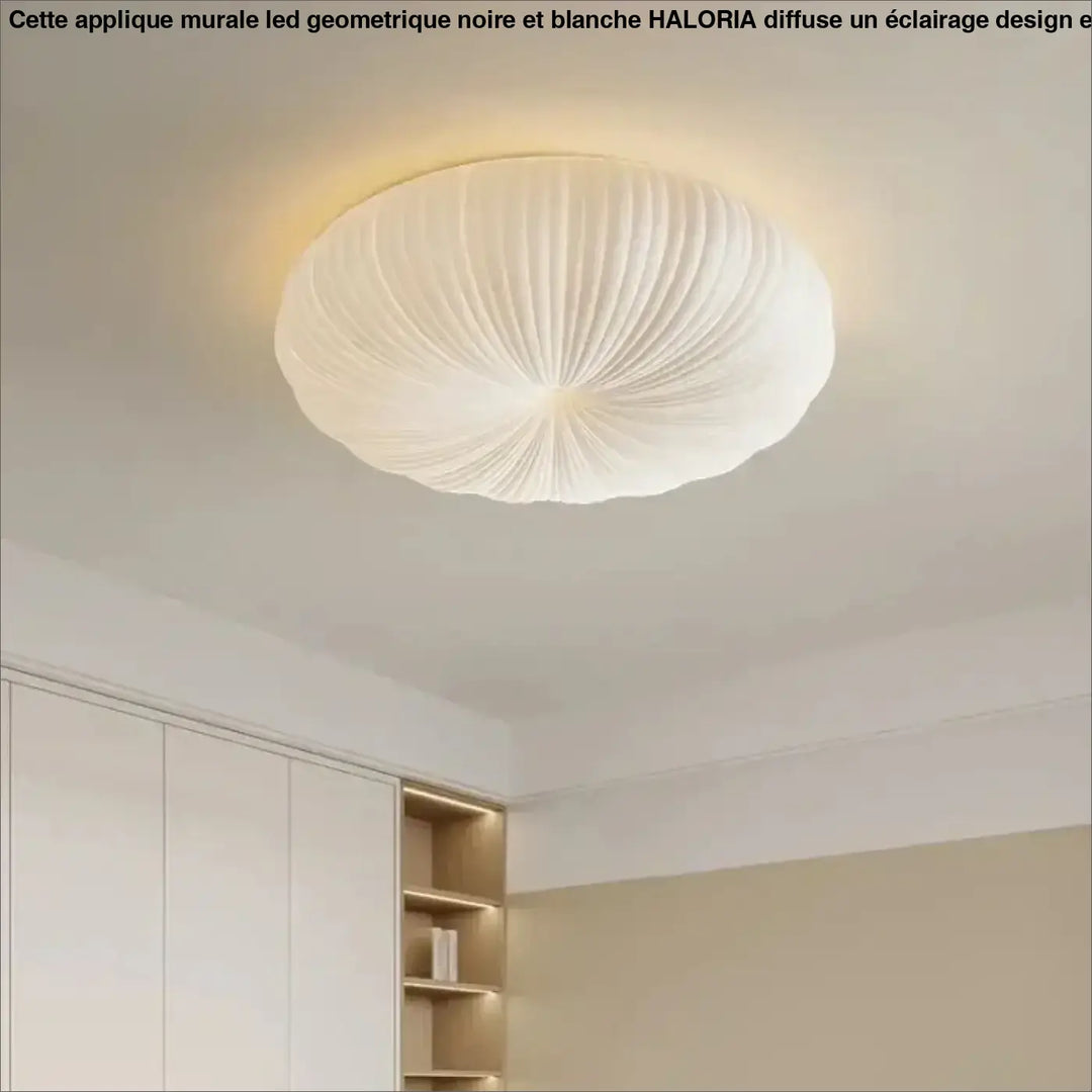 Plafonnier moderne en verre blanc à effet lumineux et au style épuré