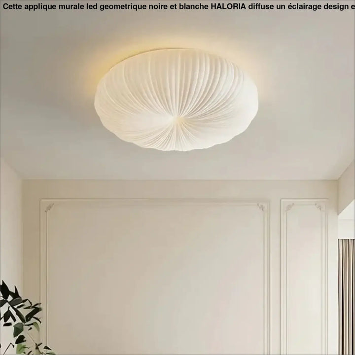 Plafonnier moderne en verre blanc à effet lumineux et au style épuré