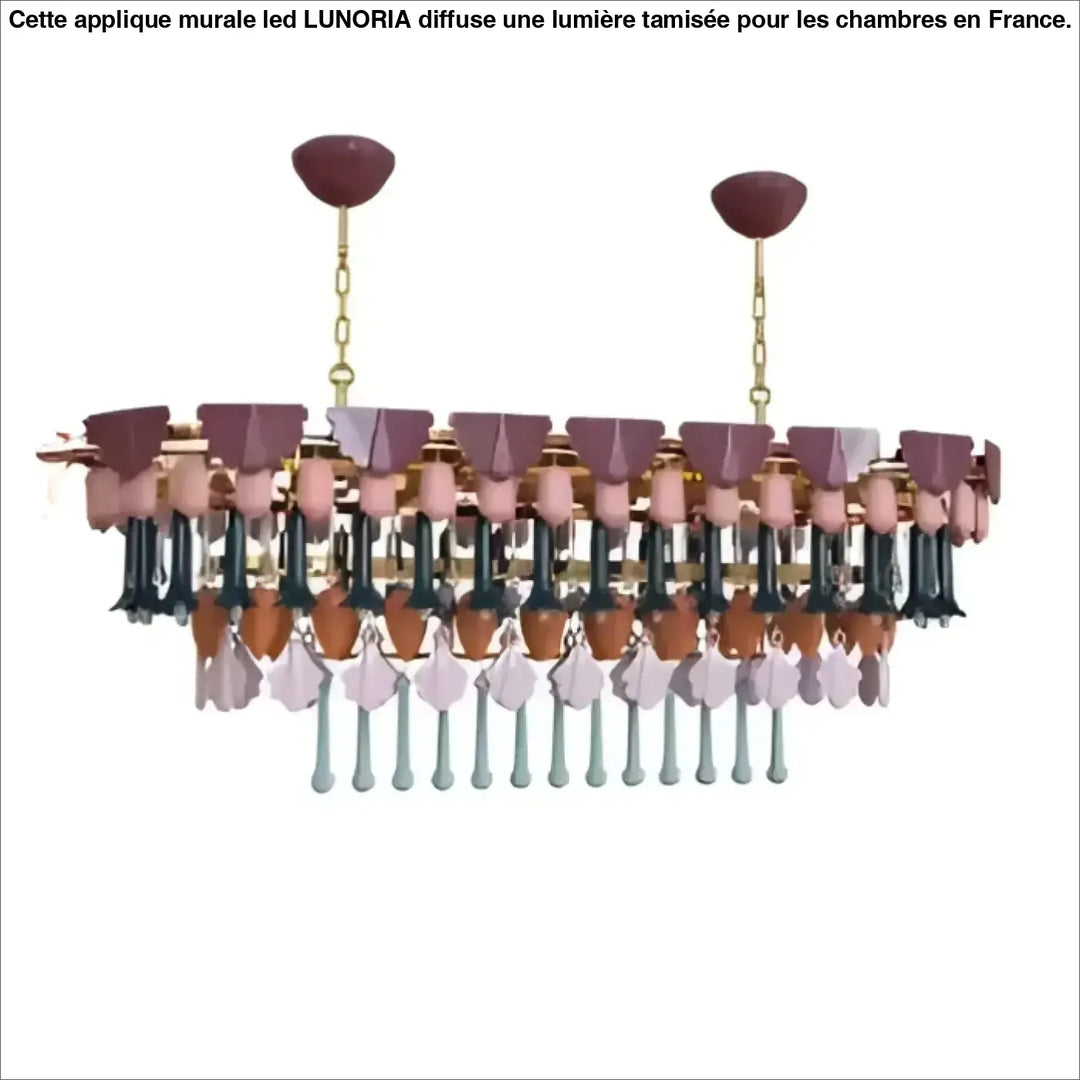 Suspension luminaire modora avec pampilles colorées en verre burgundy et cuivre suspendues à des chaînes dorées esprit couture