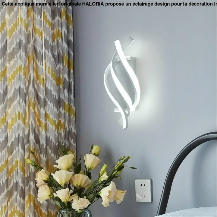 Applique murale led originale haloria en blanc avec design fluide et courbé pour éclairage moderne mural