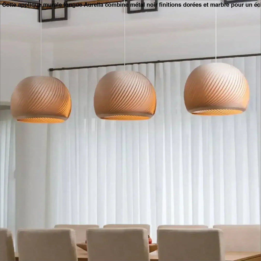 Suspension luminaire en bois clair pour ambiance cosy et naturel