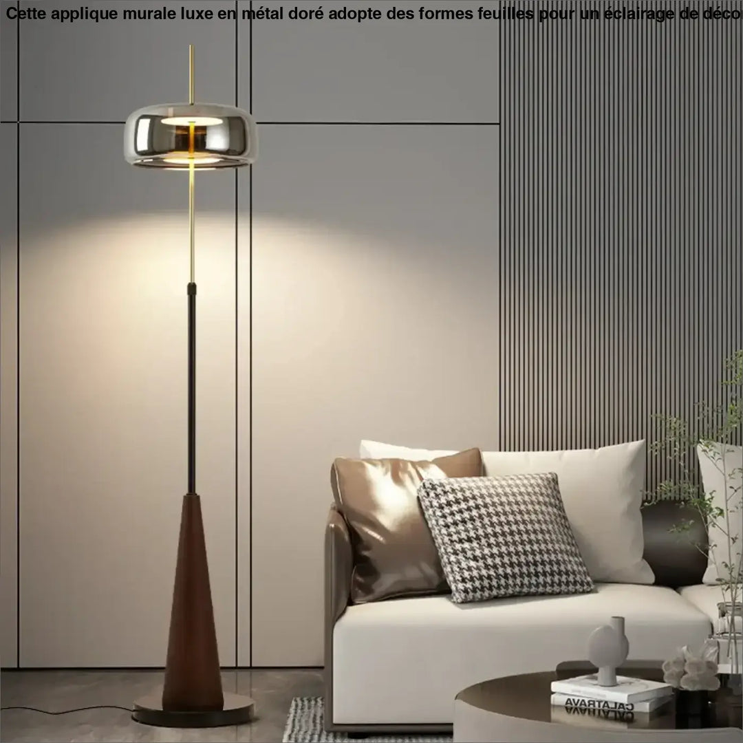 Lampadaire design rétro en bois et abat jour chromé élégant