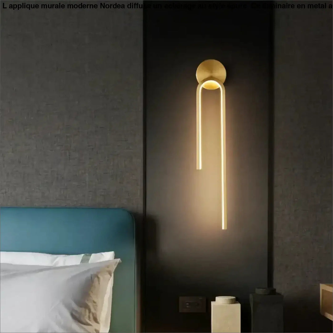 Applique murale moderne nordéa en ton doré avec design épuré et éclairage d’ambiance chaleureux murale moderne
