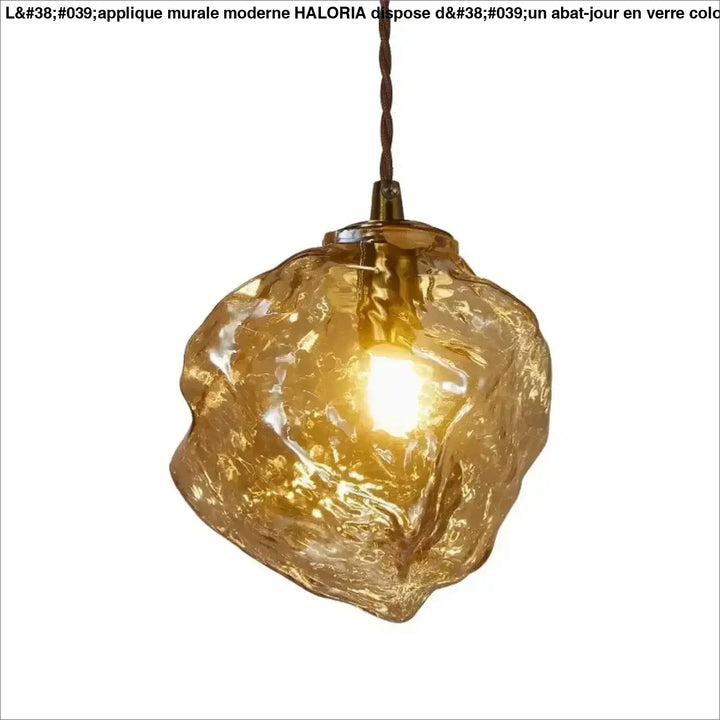 Suspension luminaire en verre ambré texturé et détail bois élégant