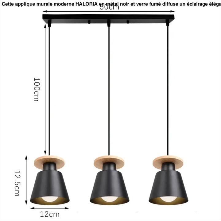 Applique murale moderne en métal noir avec trois abat-jours coniques mat et disque en bois suspendus