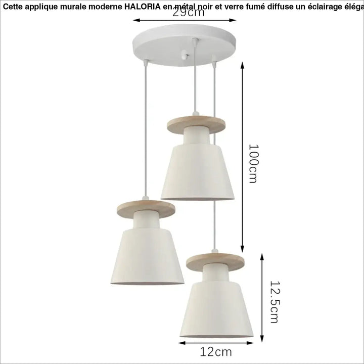 Applique murale moderne blanche avec trois abat-jours coniques et accents en bois pour éclairage intérieur