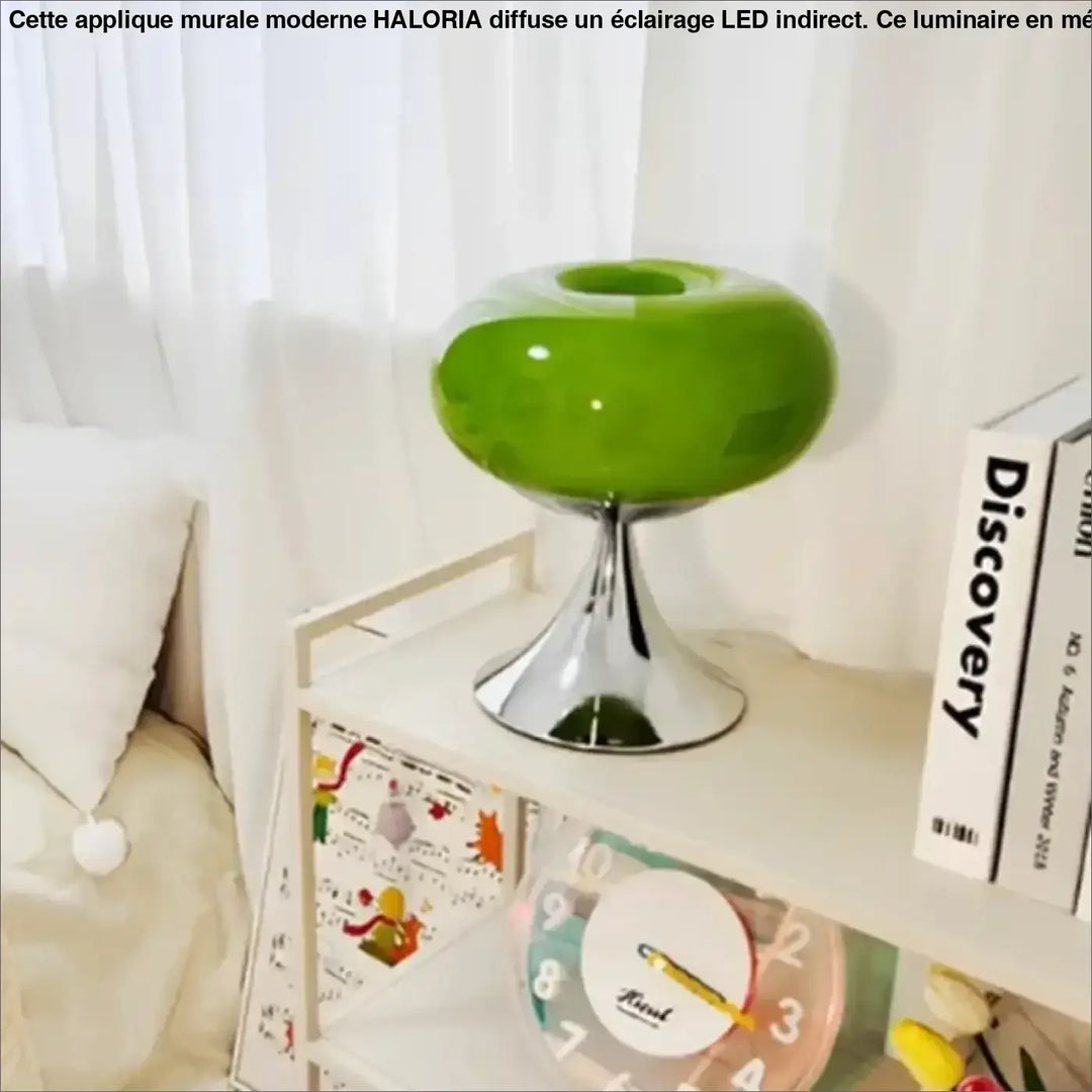 Lampe de chevet jupi en verre vert citron brillant avec base en chrome design chevet vintage pour décoration intérieure et signature visuelle