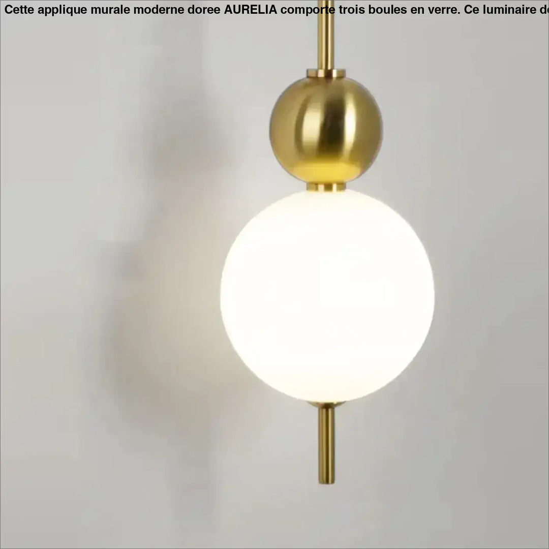 Applique murale moderne dorée pour chambre avec 3 boules

