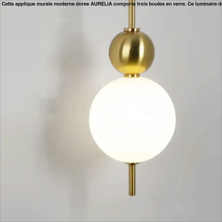 Applique murale moderne dorée pour chambre avec 3 boules

