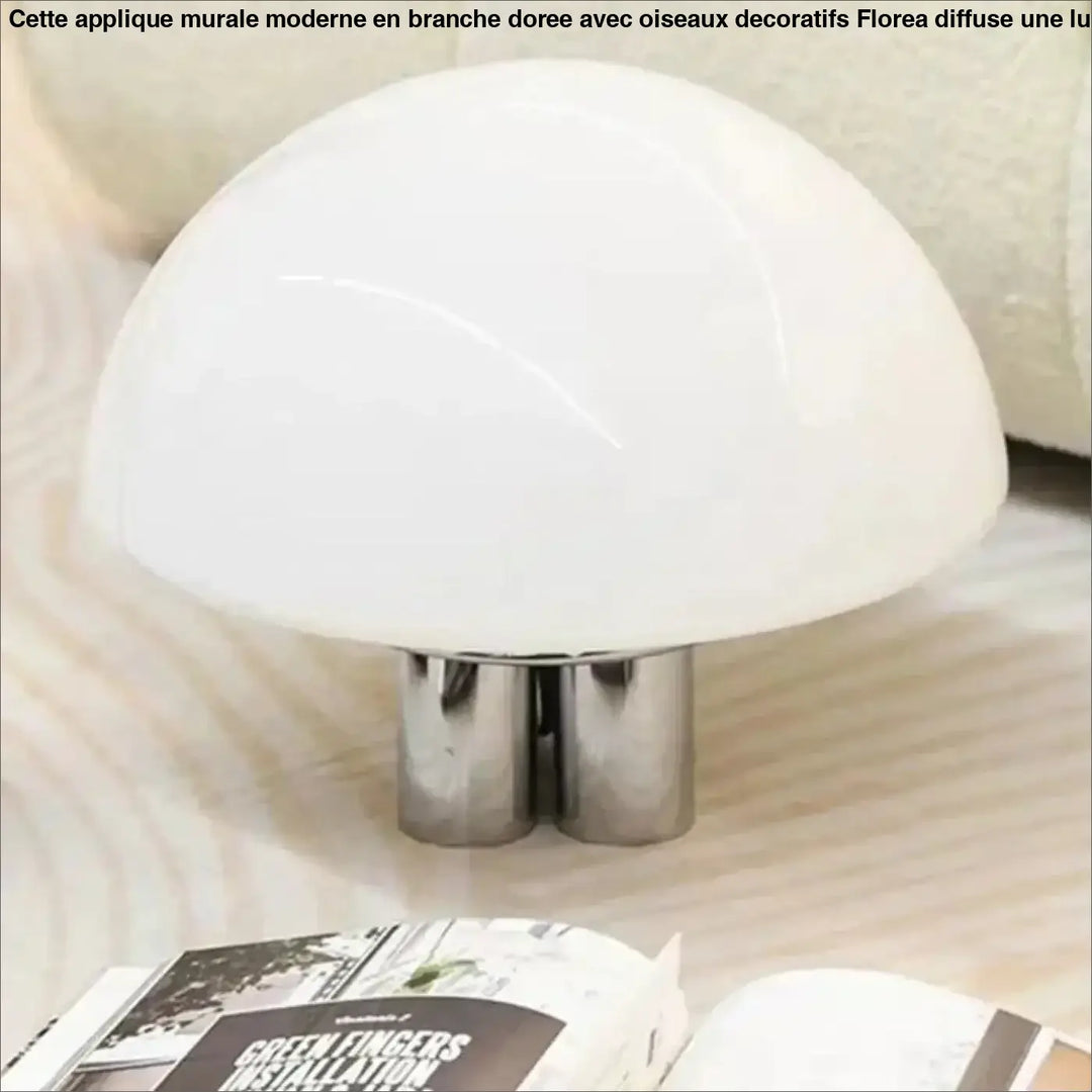 Lampe de table cesar avec dôme en verre opalin blanc et pied chromé design cylindrique poli