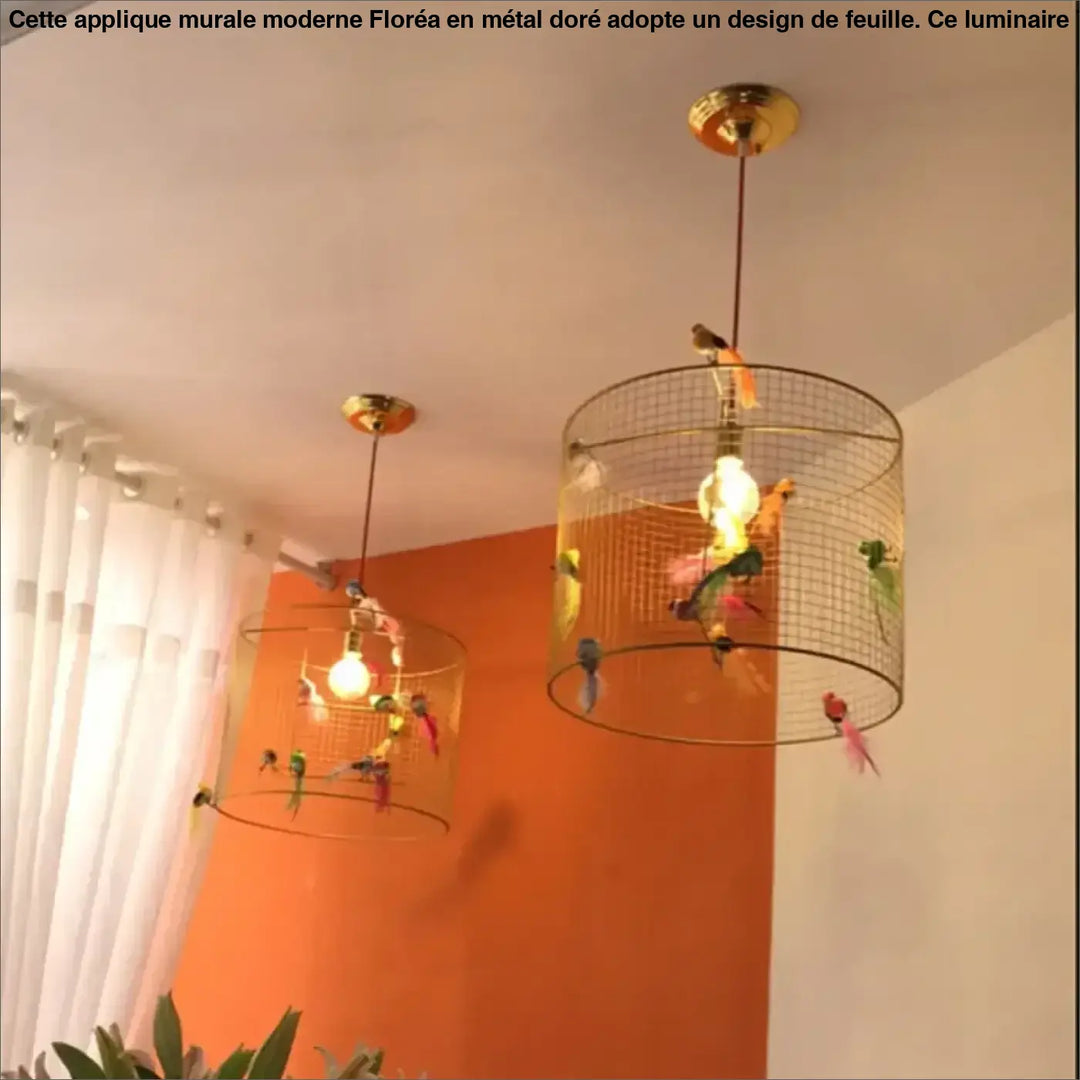Suspension luminaire cage dorée avec oiseaux décoratifs chic