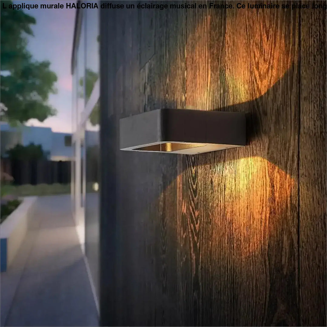 Applique murale musique haloria noire mate carrée avec lumière dorée chaude autour d’un miroir ou long d’un couloir