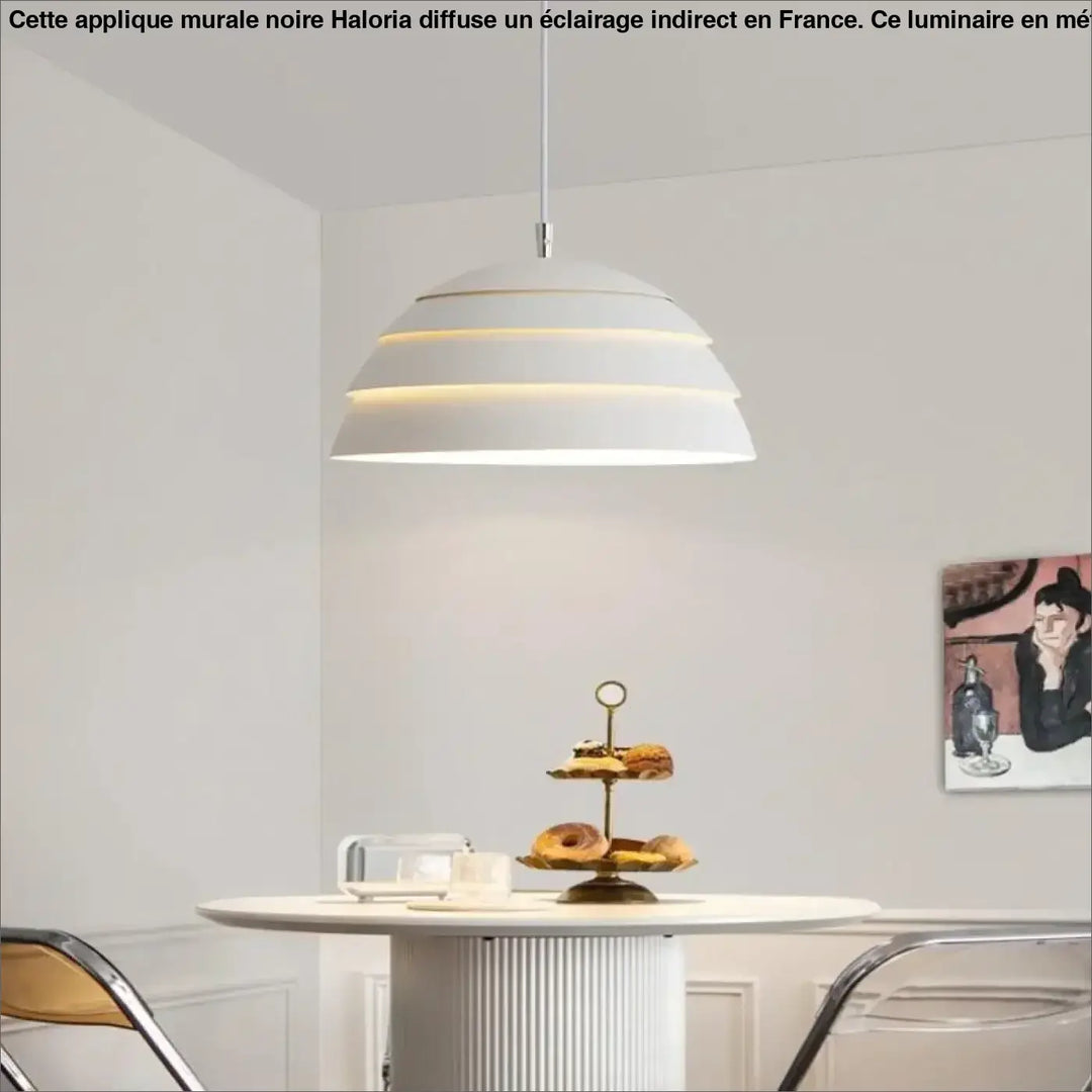 Applique murale noire haloria avec lumière led chaude et anneaux concentriques en blanc moderne et design