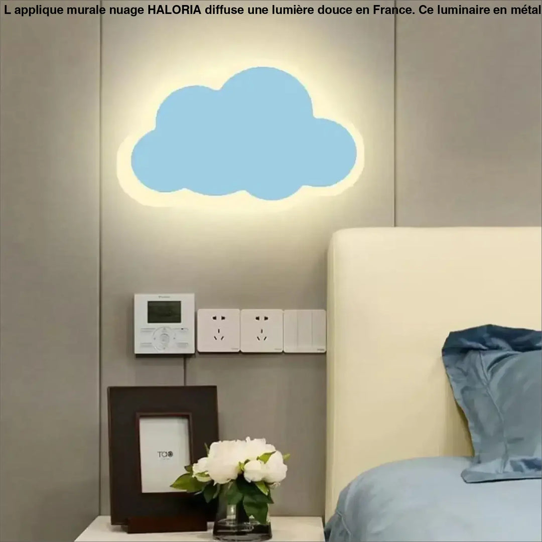 Applique murale nuage haloria en bleu doux avec halo lumineux blanc pour décoration murale intérieure