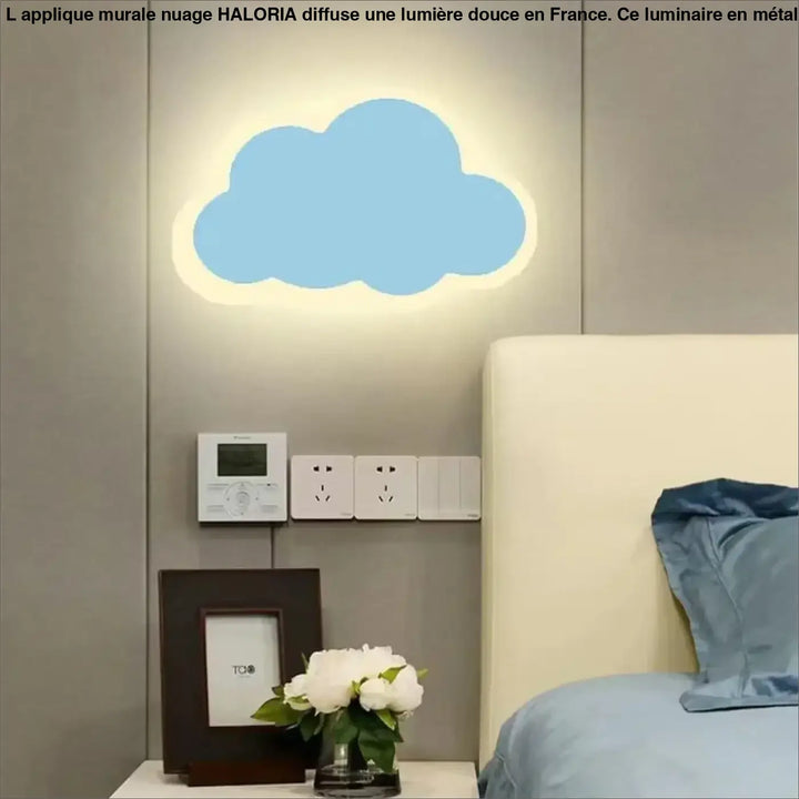 Applique murale nuage haloria en bleu doux avec halo lumineux blanc pour décoration murale intérieure