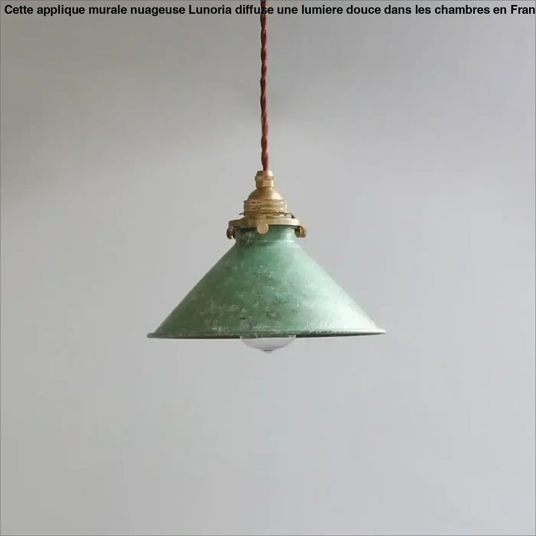 Suspension luminaire ristike en métal texturé vert avec finition laiton style atelier ancien et corde torsadée marron