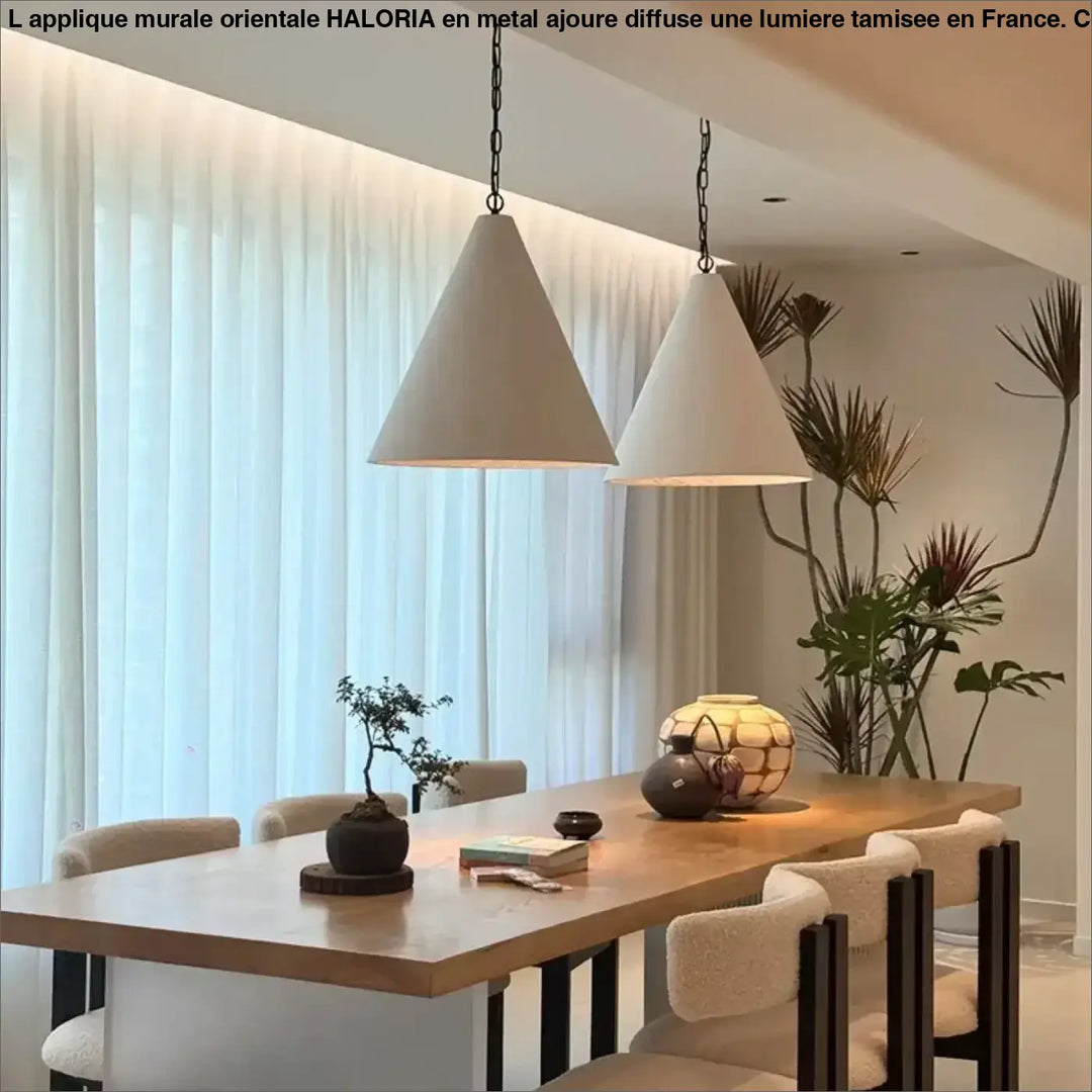 Deux luminaires suspendus coniques blancs modernes avec chaîne noire halia suspension luminaire design
