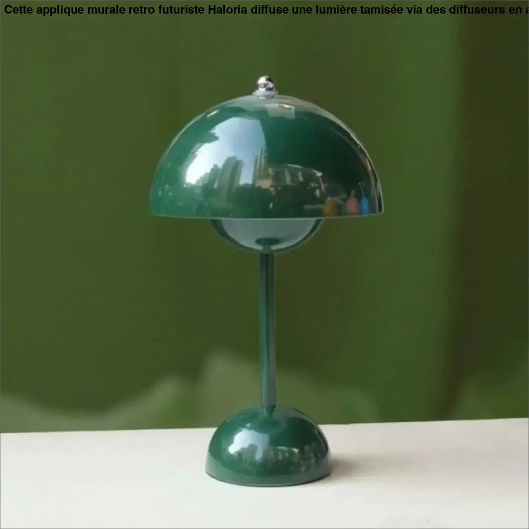 Lampe de table kopel en vert émeraude avec diffuseur sphérique lumineux et accent argenté métallique design coloré