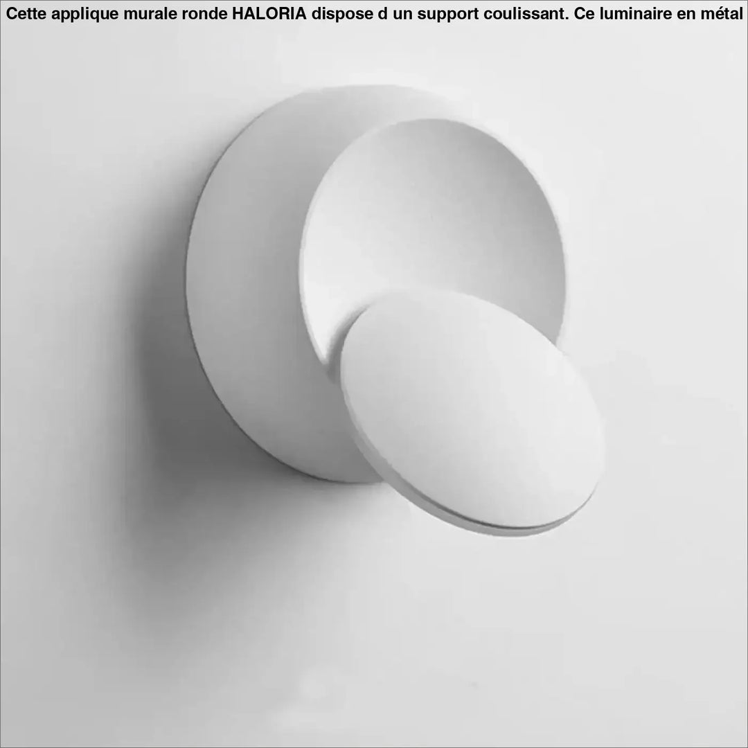 Applique murale ronde blanche minimaliste avec design circulaire superposé et support coulissant haloria