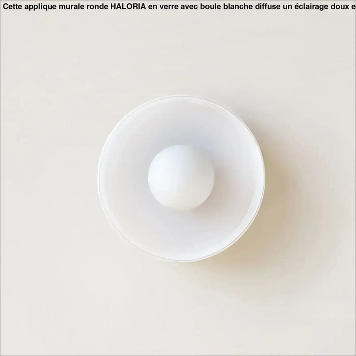 Applique murale ronde en verre avec une boule blanche


