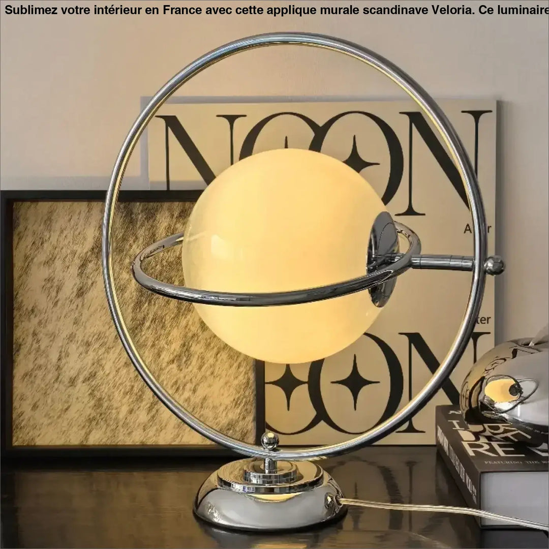 Lampe de table dessi avec effet planète base métallique chrome et sphère en verre ambre pour lampe décorative