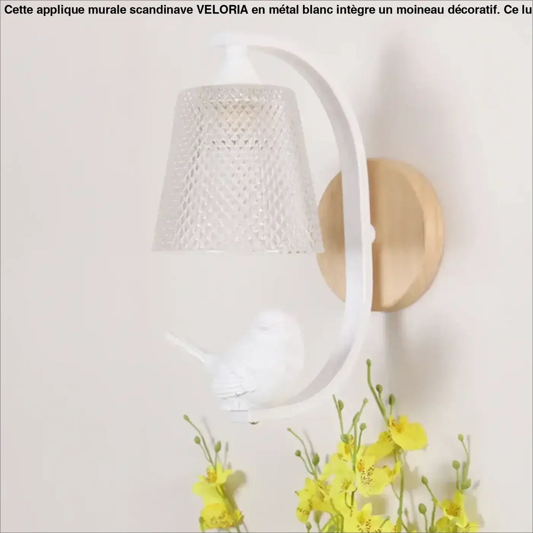Applique murale scandinave avec un moineau blanc

