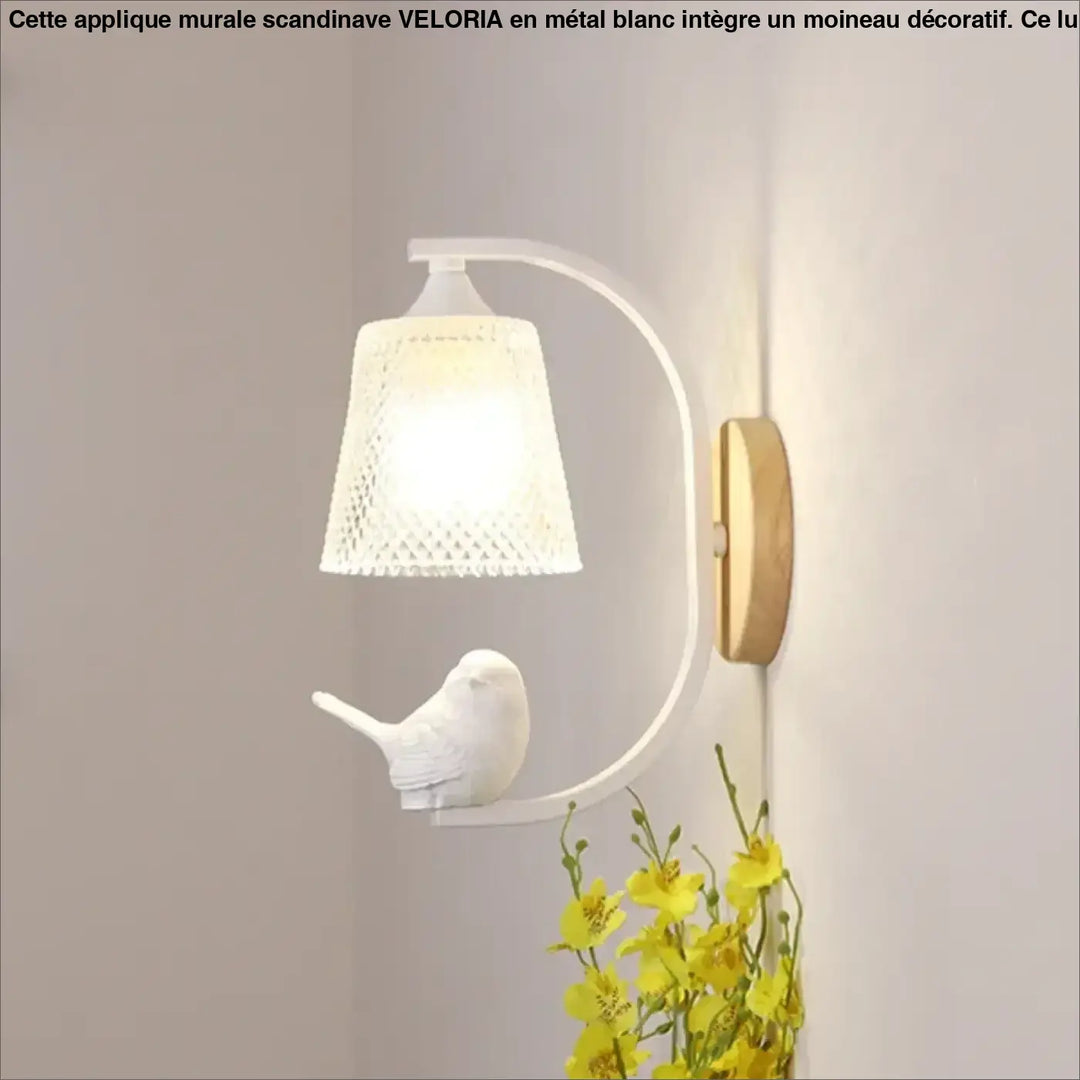Applique murale scandinave avec un moineau blanc


