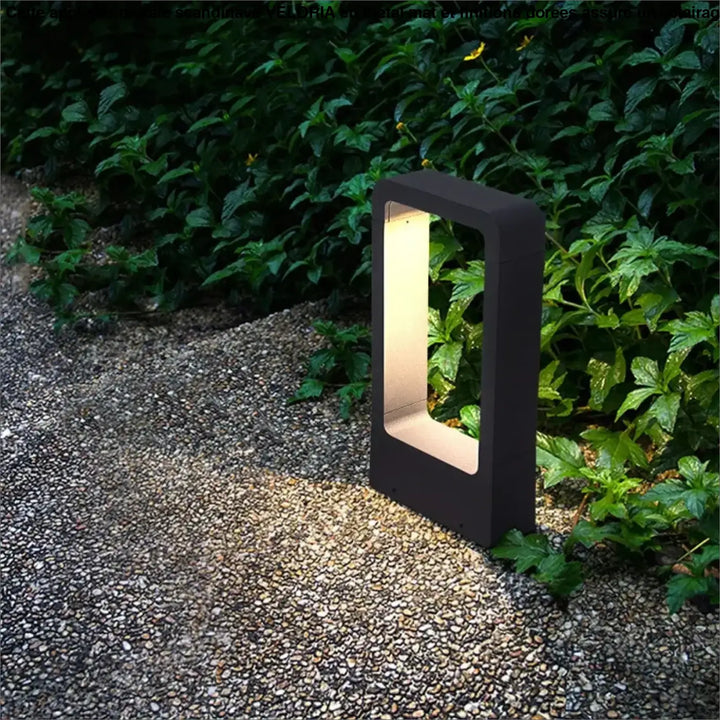 Luminaire extérieur contemporain kyro noir rectangulaire avec intérieur lumineux chaud pour éclairage extérieur contemporain