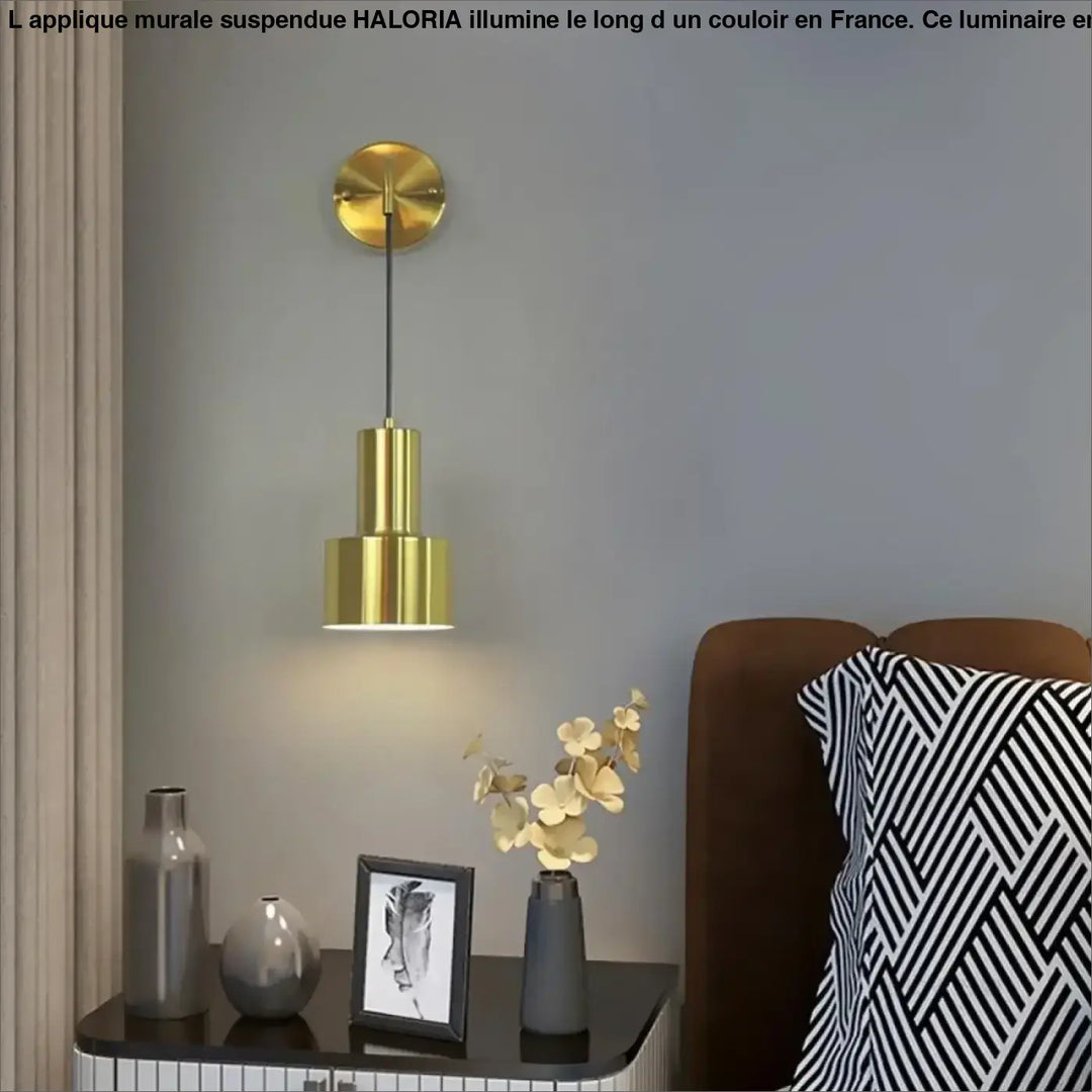 Applique murale suspendue haloria en métal doré cylindrique avec design moderne fixée au mur