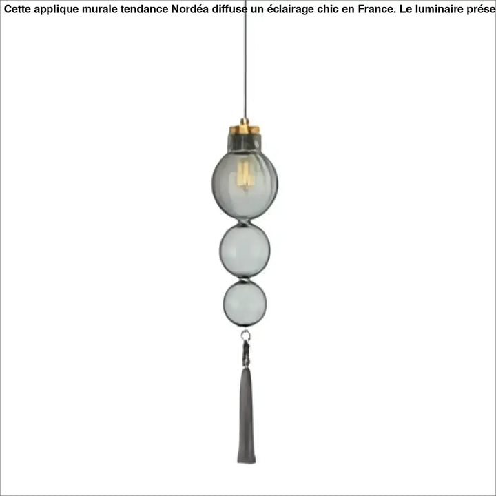 Suspension luminaire medina avec trois sphères en verre teinté empilées et un pampille métallique style chinois