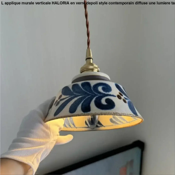 Suspension céramique avec motif floral bleu blanc doré chic